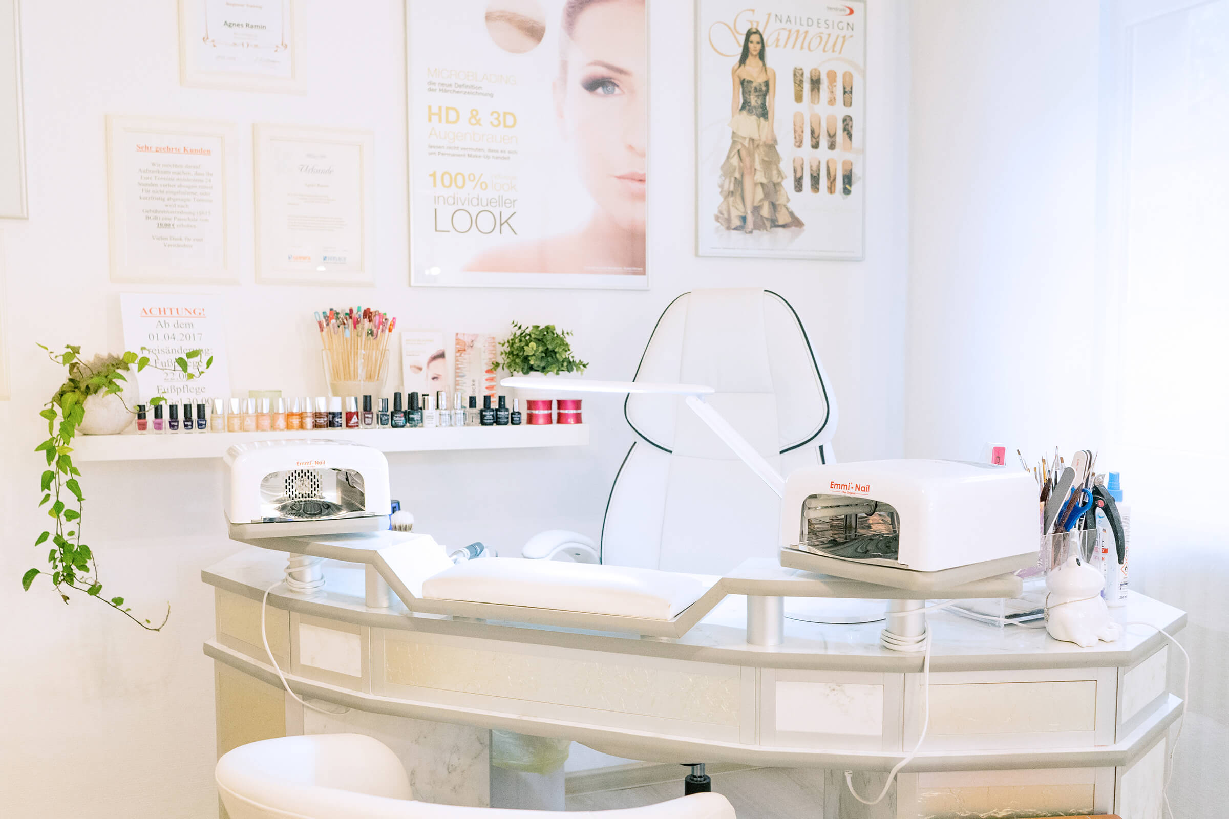 Nageldesign-Arbeitsplatz im Artistica Kosmetikstudio Neuwied